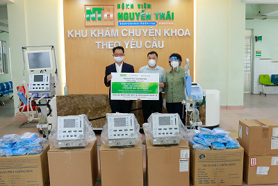 “VÌ NHỊP THỞ VIỆT NAM” CỦA VINACAPITAL FOUNDATION TRAO 8 MÁY THỞ VÀ TRANG THIẾT BỊ BẢO HỘ HỖ TRỢ CHỐNG DỊCH TẠI TP.HCM