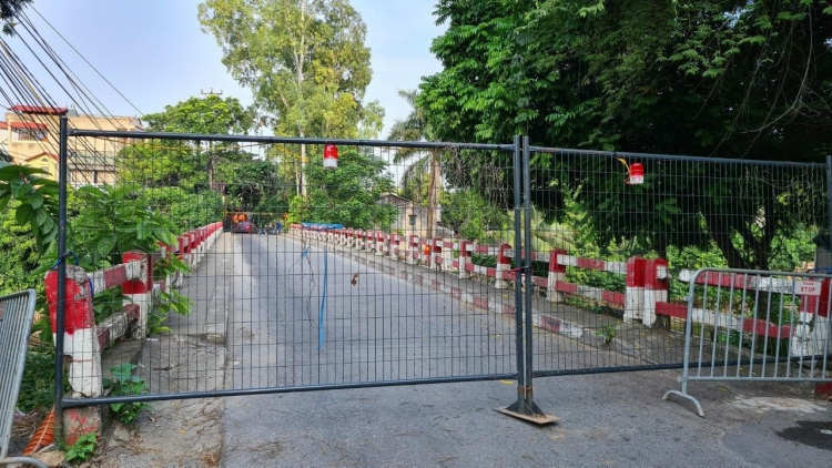 Hà Nội dựng 30 chốt cứng rào chắn, người dân được khuyến cáo không đi qua đây