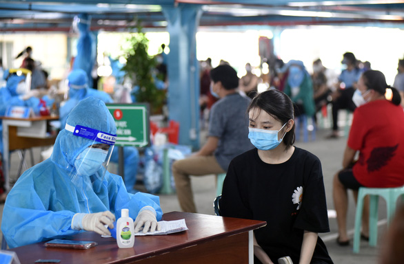 Ai đủ điều kiện có 'thẻ xanh COVID-19' ở TP.HCM và được làm gì?