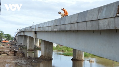 Hợp long cầu Mạc Đĩnh Chi kết nối TP Sóc Trăng với huyện Trần Đề