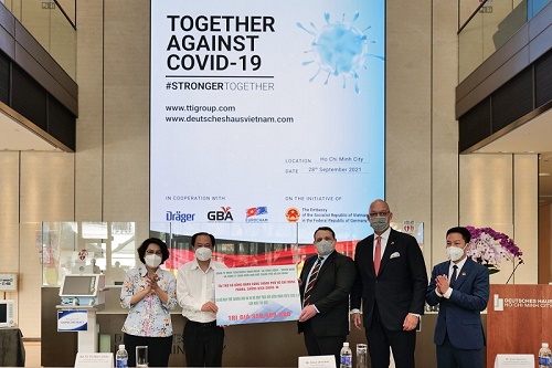 TP.HCM: TTI Techtronic Industries cùng Deutsches Haus Ho Chi Minh City trao tặng máy thở và máy monitor cho các bệnh viện