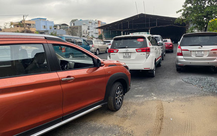 TP HCM: Trung tâm đăng kiểm quá tải