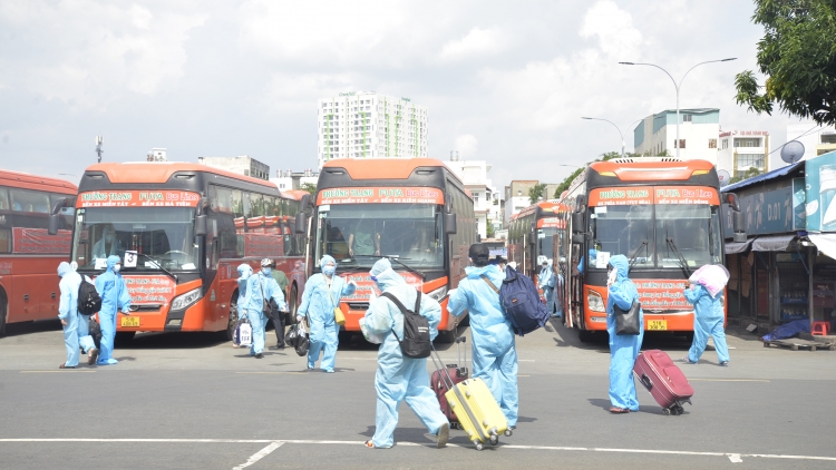 Bộ Y tế: Người tiêm đủ liều vaccine COVID-19 từ TP.HCM về tự theo dõi sức khoẻ tại nhà