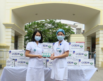 Vinamilk trao tặng 50.000 sản phẩm Vinamilk ColosGold cho con em cán bộ y bác sĩ tuyến đầu