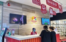 Trung tâm thương mại nhộn nhịp đón khách trở lại