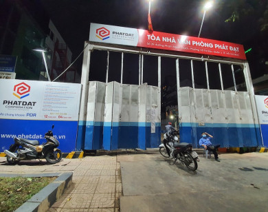 Công trình tòa nhà văn phòng Phát Đạt bị dân 'tố' đập tường ngăn hẻm không xin phép?