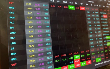 Nhiều nhà đầu tư được trả lại tiền mua cổ phiếu FLC của ông Trịnh Văn Quyết