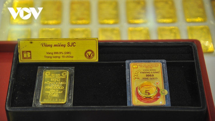 Giá vàng trong nước tiếp tục bỏ xa mốc 62 triệu đồng/lượng