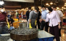 Phó Chủ tịch UBND TP HCM: Xử lý các điểm bán tự phát quanh chợ đầu mối