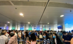 Vé máy bay Hà Nội đi TP.HCM: Bỏ ra cả chục triệu đồng cũng khó mua