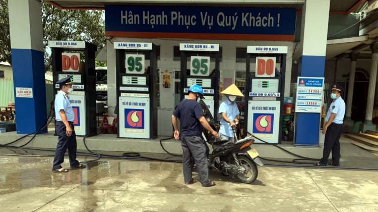 Giá xăng dầu trong nước sẽ tăng từ giá thế giới?