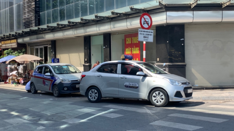 Giá xăng tăng cao kỷ lục, doanh nghiệp vận tải gặp 'ác mộng'