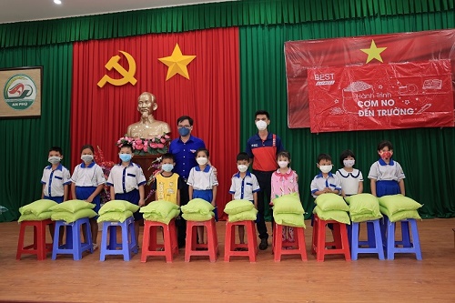 “Cơm no đến trường” chắp cánh ước mơ trẻ nghèo biên giới