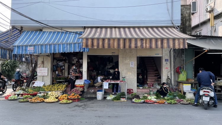 Giá hàng hóa “phi mã” theo giá xăng, người tiêu dùng “choáng váng”