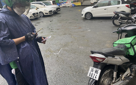 Hãng gọi xe công nghệ đầu tiên tăng giá cước