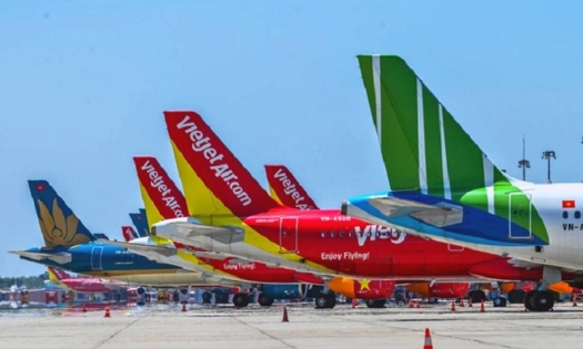 Đề xuất tăng giá trần vé máy bay nội địa do xăng dầu leo thang