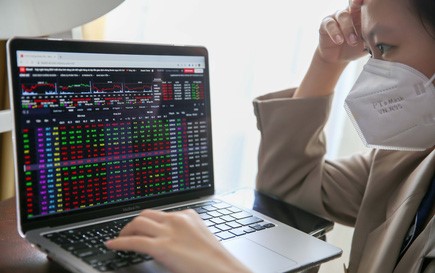 Ứng phó thế nào với tin xấu, tin đồn trên thị trường chứng khoán?