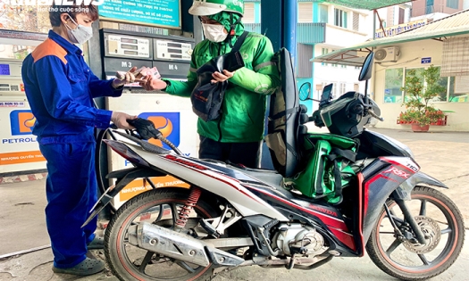 Hôm nay, giá xăng tiếp tục tăng 600 - 1.000 đồng/lít?