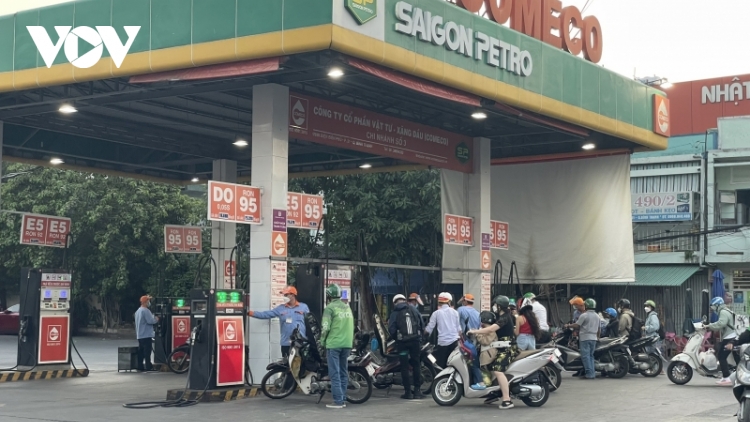 Giá xăng tiếp tục tăng, cao nhất 28.434 đồng/lít
