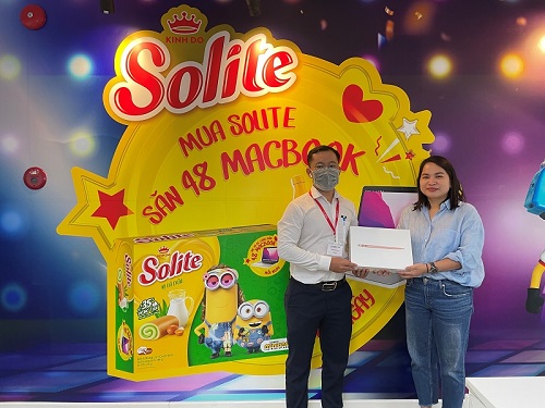 Solite hợp tác Minions tung chương trình 'Mẹ và bé săn 48 Macbook mỗi ngày