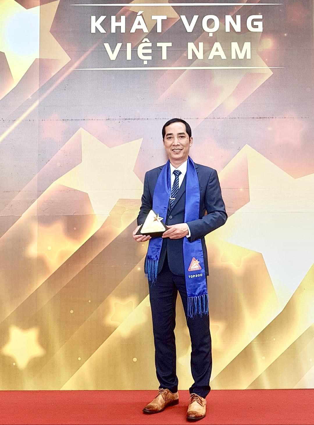 Phân bón Hoàng Long Vina tặng 2 triệu cuốn sách về lịch sử cho học sinh cấp tiểu học vùng sâu, vùng xa.