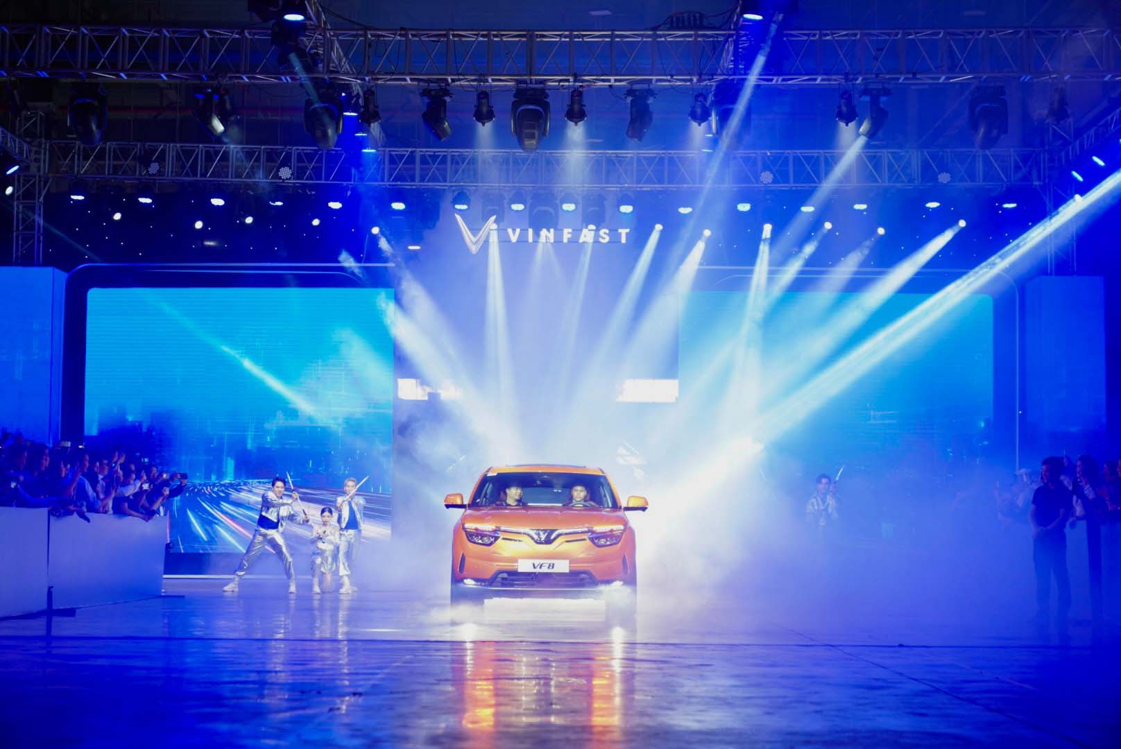 Vinfast bàn giao 1.220 xe cho khách hàng trong tháng 8/2022, đạt con số 18.052 xe trong 8 tháng kể từ đầu năm