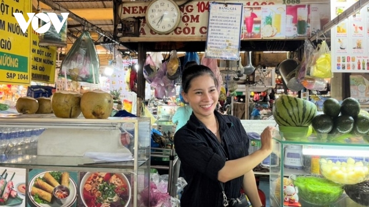 Người dân mừng rỡ khi “khu phố vàng” ở TP.HCM thoát hàng rào