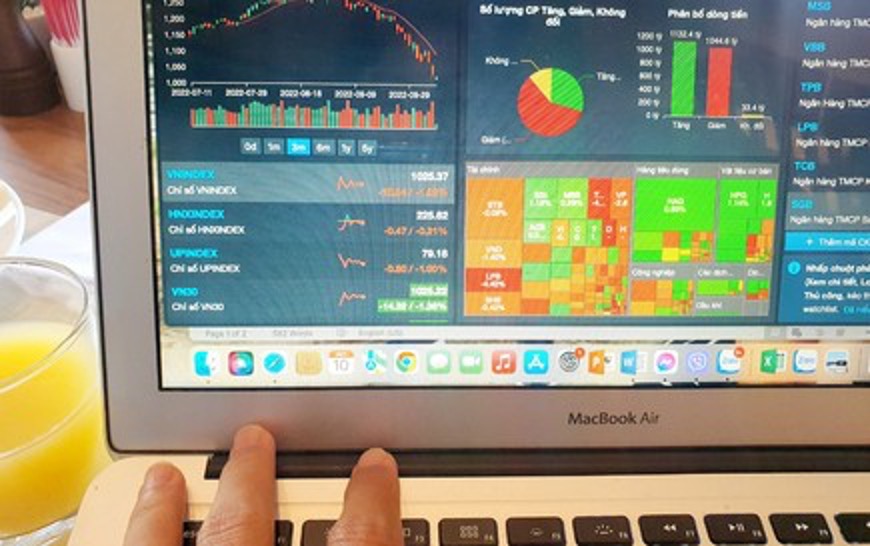 Cổ phiếu hôm nay 10-10: Chứng khoán bớt bị bán tháo