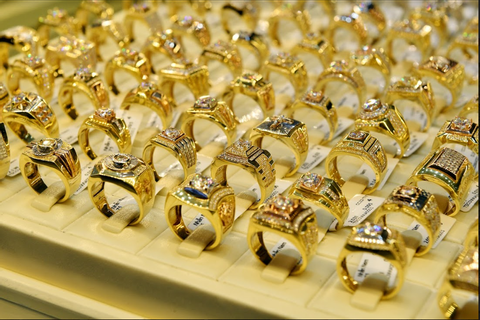 Giá vàng hôm nay 17/10: Sức mạnh USD được củng cố, vàng mắc kẹt vùng giá thấp