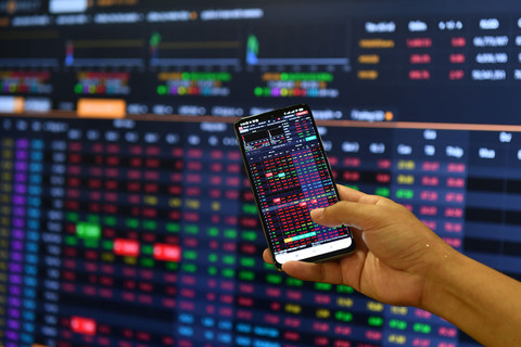 Lệnh dồn dập vào cổ phiếu Novaland, VN-Index nhấp nhổm bứt phá