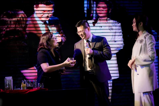 Lý tưởng vững vàng: Phấn đấu không ngừng nghỉ