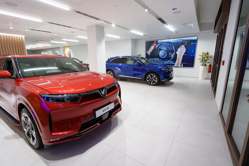 VinFast khai trương 2 cửa hàng tại châu Âu