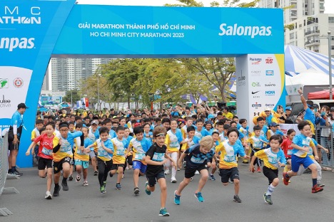 Hàng ngàn người chạy khai xuân 2023 tại giải Salonpas HCMC Marathon lần thứ 10