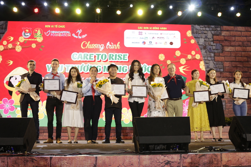 Tết ấm áp hơn với các em nhỏ có hoàn cảnh khó khăn do Covid-19