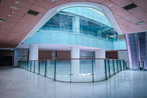 Tòa tháp Bitexco lạnh lẽo, nhiều gian hàng khóa trái cửa và ngừng hoạt động