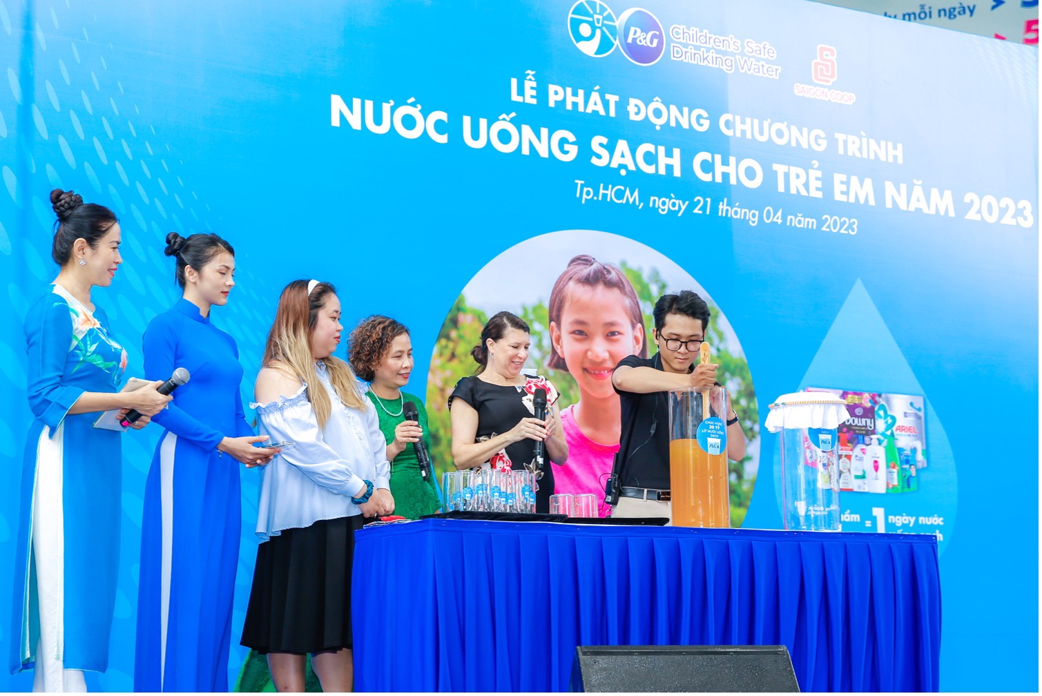 Phát động chương trình “Nước uống sạch cho trẻ em”