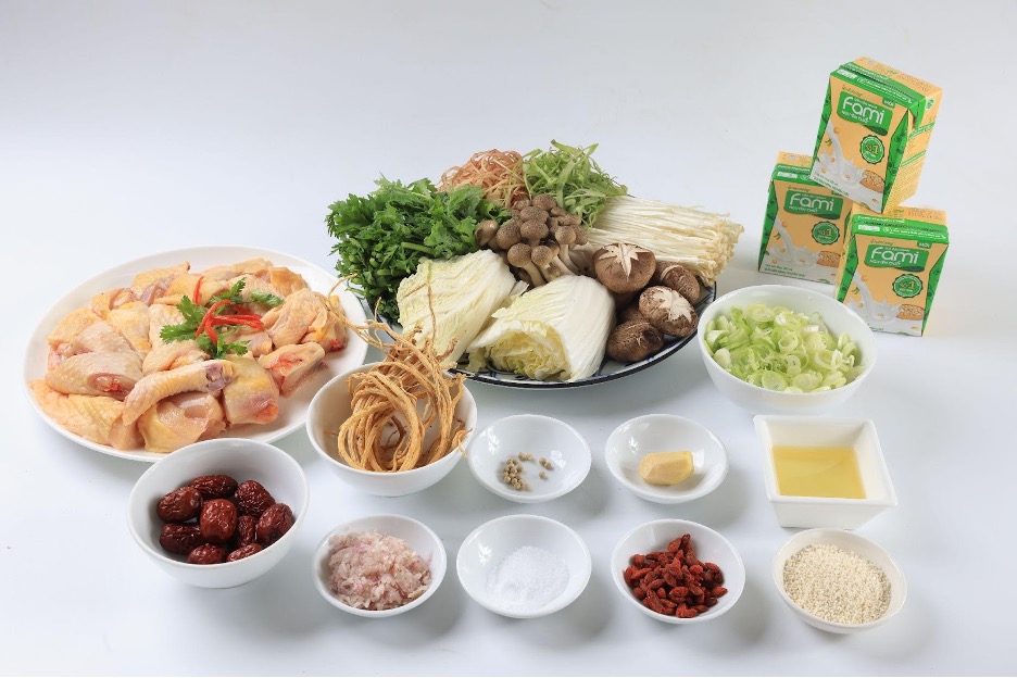 Ngày hè thanh mát với món lẩu gà sữa đậu nành