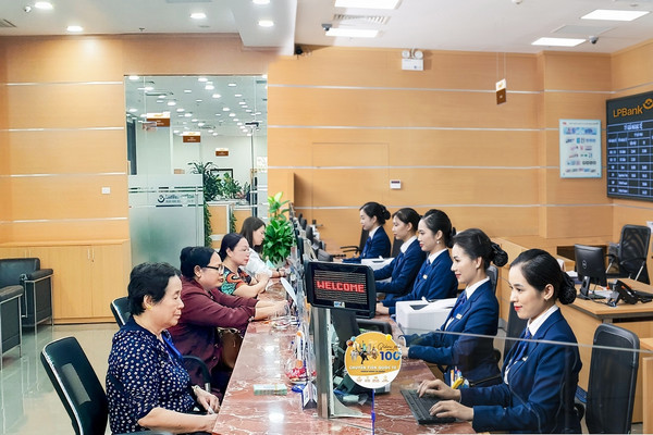Nhân sự ngân hàng biến động ra sao 6 tháng đầu năm 2023?