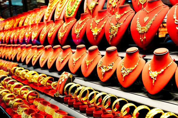 Giá vàng hôm nay 16/10/2023: Đổ xô mua vàng, dự báo giá còn tăng