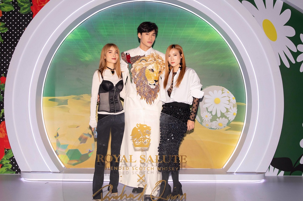 Lý Quí Khánh quay lại “đường đua” thời trang với bộ sưu tập tôn vinh vẻ đẹp của phụ nữ