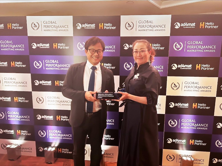 ACCESSTRADE VÀ HIGHLANDS COFFEE THẮNG LỚN TẠI GLOBAL PERFORMANCE MARKETING AWARD 2023
