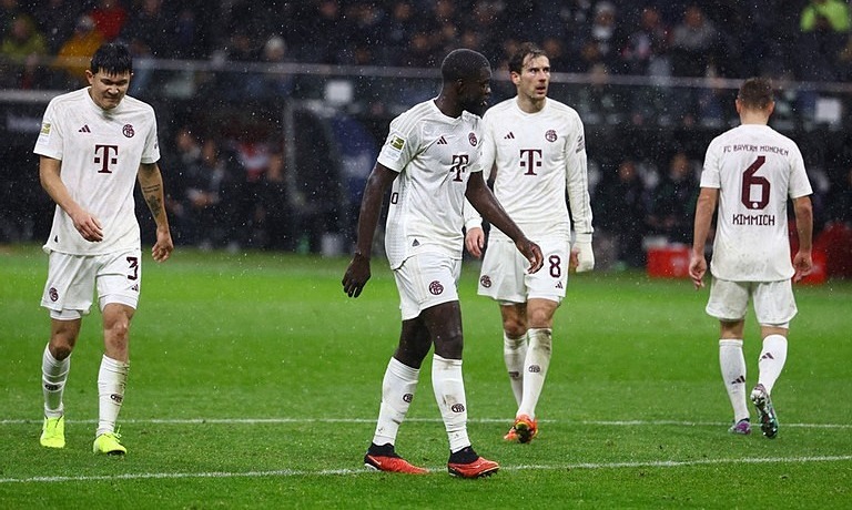 Bayern  thua thảm trước khi thi đấu với Man Utd