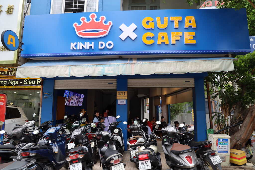 Kinh Đô và chuỗi cà phê Guta cho ra mắt combo bánh và nước tiện lợi