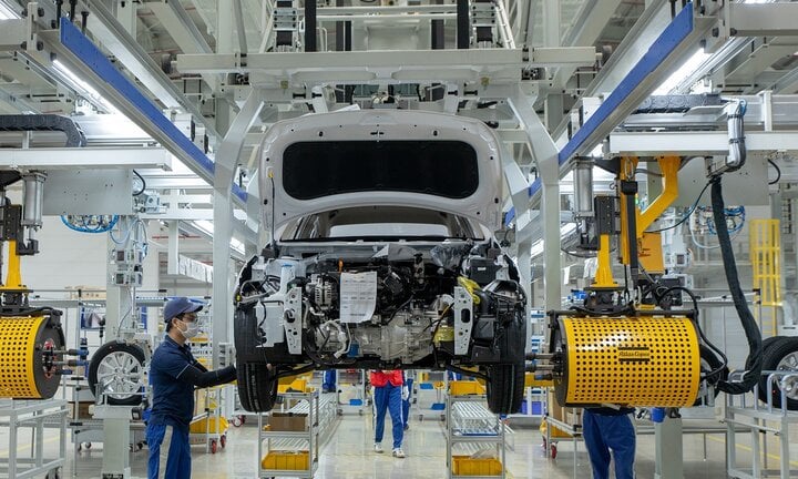 Vì sao nhiều bộ e ngại với đề xuất giảm phí trước bạ cho ô tô trong nước?