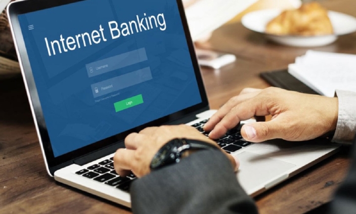 Hết tắc ATM, ngân hàng lại nghẽn chuyển tiền online ngày Tết, khách than trời