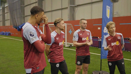 Jack – J97 tự hào khi được mời sang tham quan và giao lưu với CLB bóng đá Ngoại hạng Anh