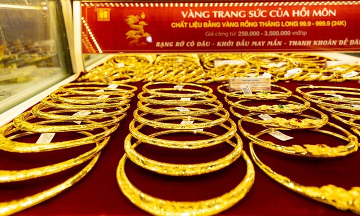 Giá vàng hôm nay 22/3: Trong nước, thế giới cùng hạ 'nhiệt'