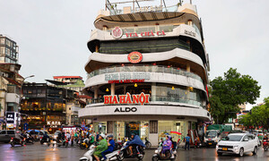 Cửa hàng đồng loạt tháo dỡ biển hiệu, rời khỏi 'Hàm cá mập'