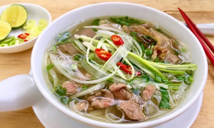Bún, phở, bánh mỳ đồng loạt tăng giá: Chủ quán 'đổ tội' do thuế