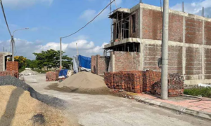 Giá vật liệu xây dựng tăng cao ngất, người dân, doanh nghiệp lo 'méo mặt'